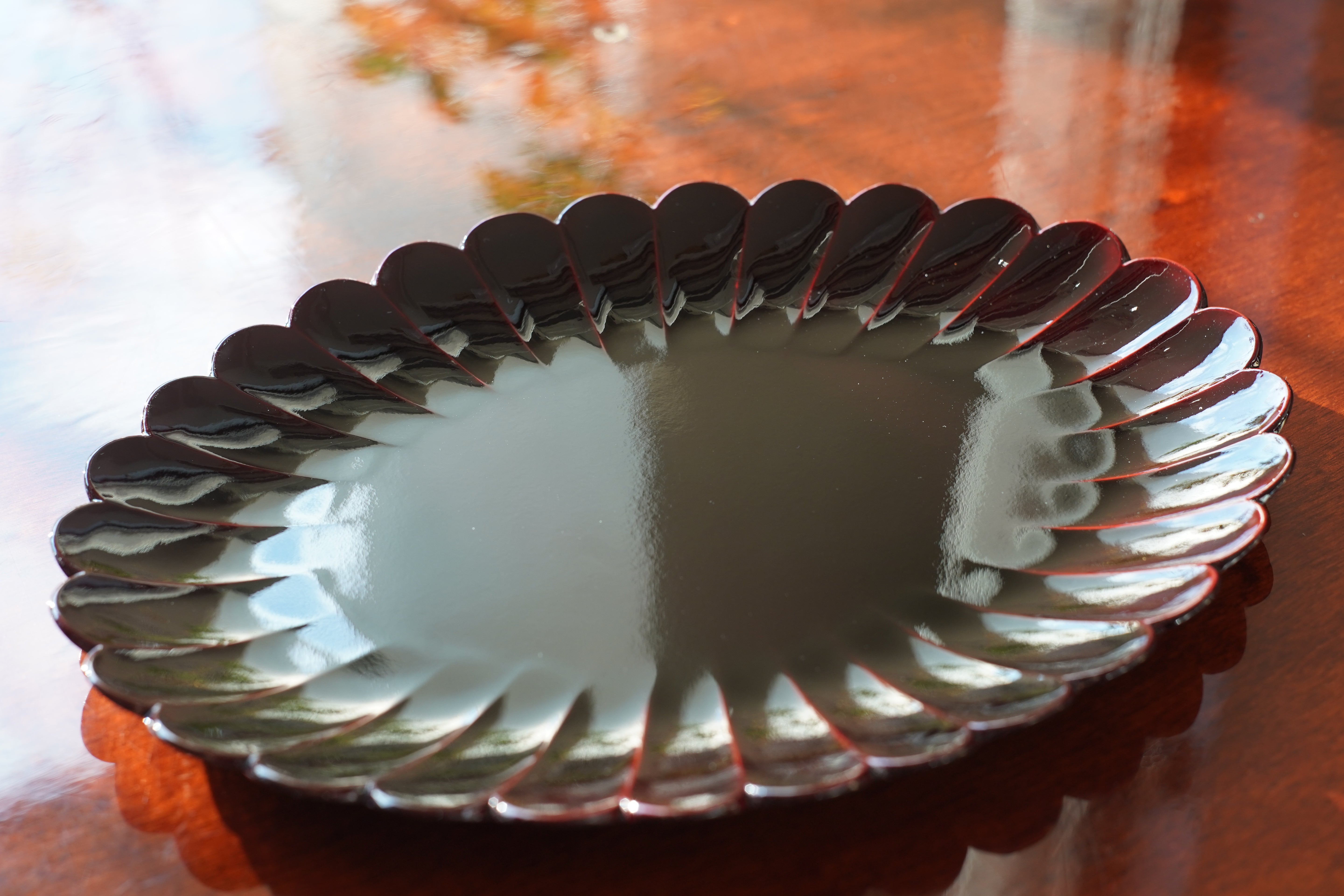 Echizen Lacquerware Chrysanthemum Platter (Kiku-zara)