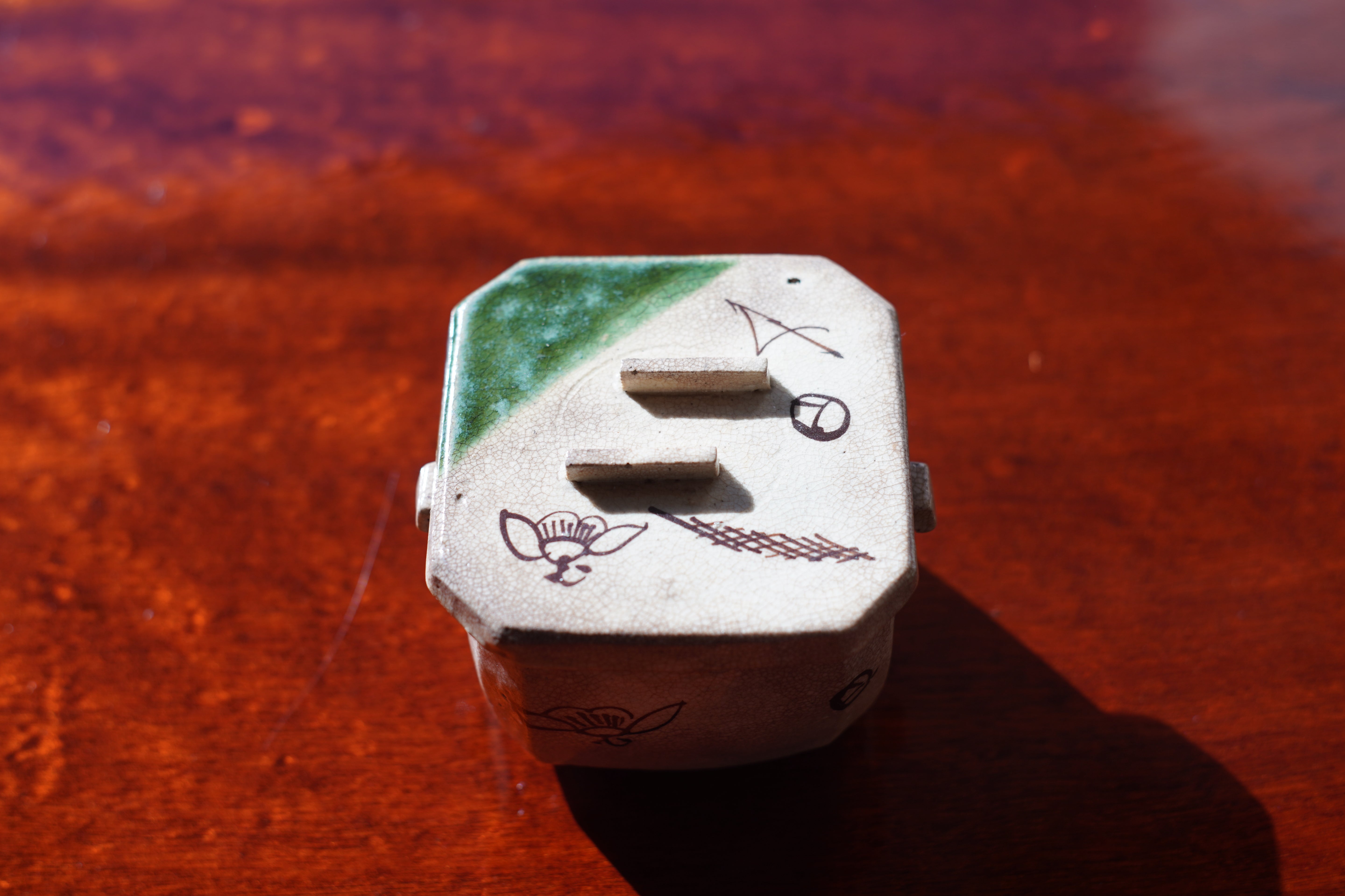 Oribe Octagonal Lidded Box — Tea Ceremony Kogo / Small Treasure Box from Edo period